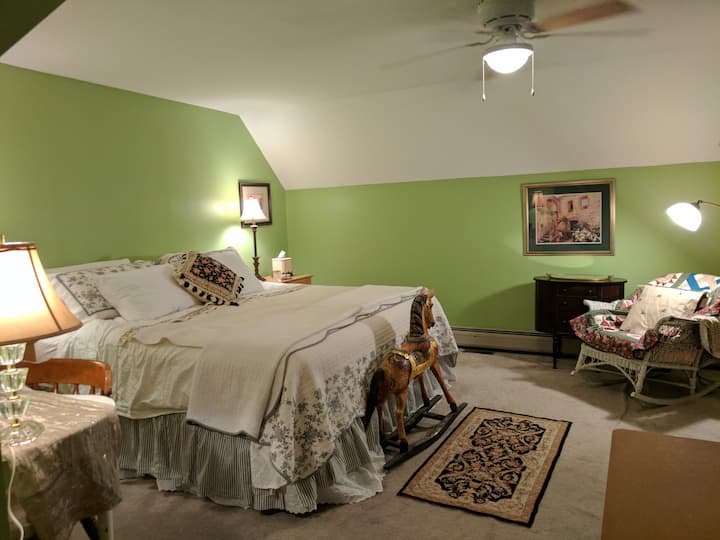 Upstairs 2 King Suites 1 Block From Moover Shuttl - Manchester, VT