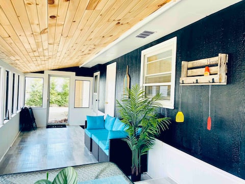 Something About Sara: 4BR, Gameroom, Dock