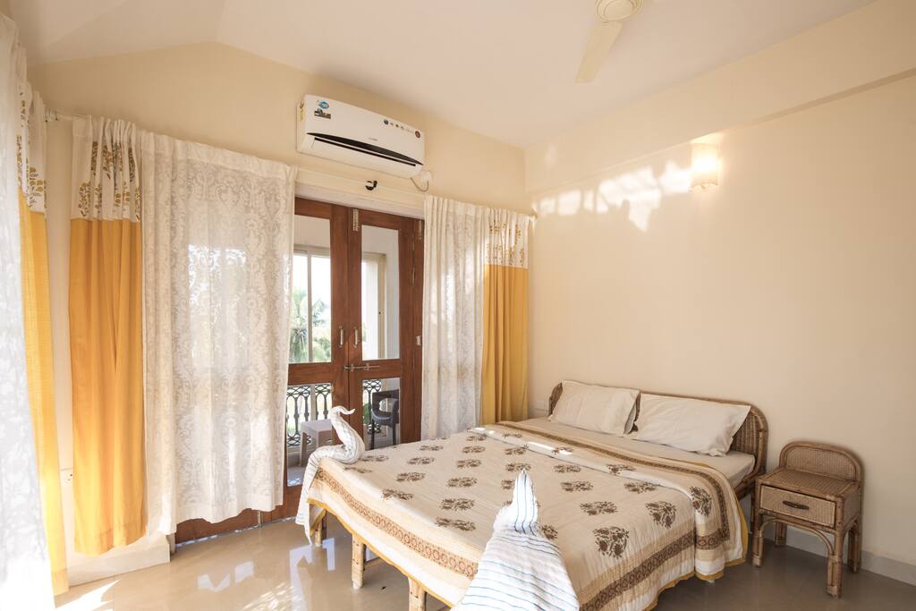 Bed 1: Ensuite Bedroom with 2 balconies one facing the sea!