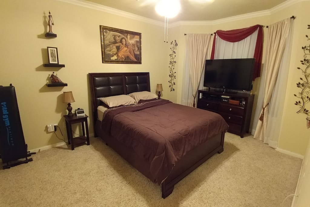 Cozy queen bed, 50" HDTV