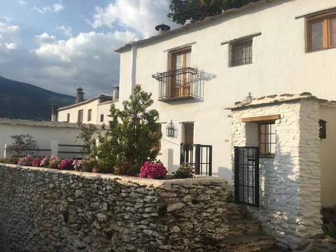 Casa Las Alacenas, Bubión (La Alpujarra, Granada).