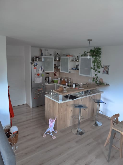 cuisine équipée , lave vaisselle , four , bouilloire , blender , … nous n'avons pas de micro ondes !!!