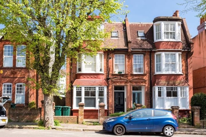 Listing in Brighton And Hove