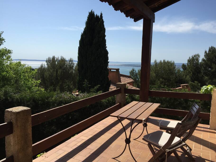 Terrasse à l'entrée
