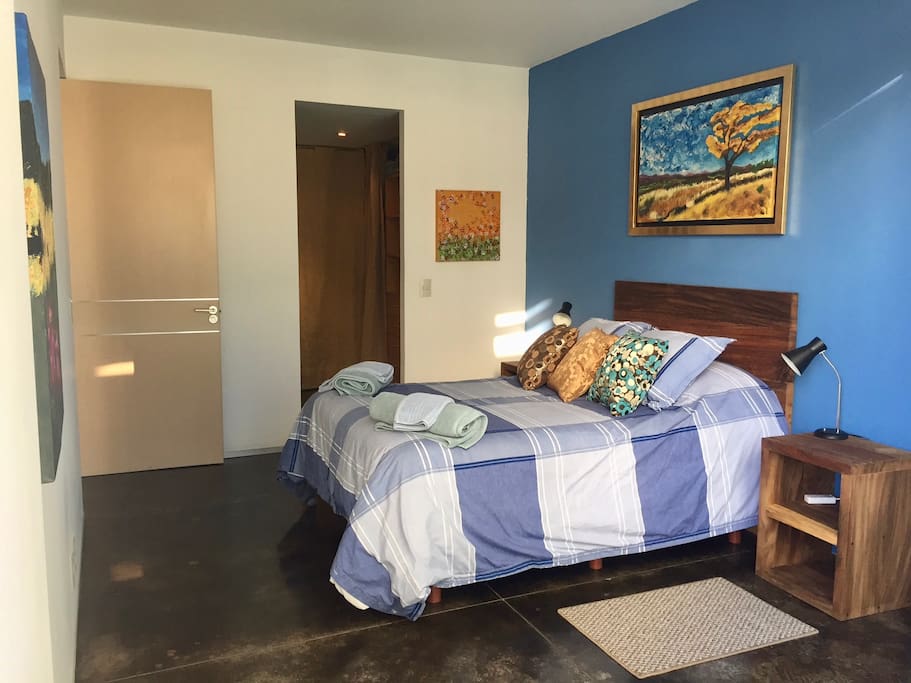 Main Bedroom with matrimonial bed , Walk in closet , badroom , and a little terraze .
Recamara principal con cama matrimonial , walk in closet , baño y una pequeña terraza
