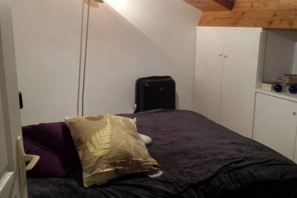 Chambre confortable mansardée