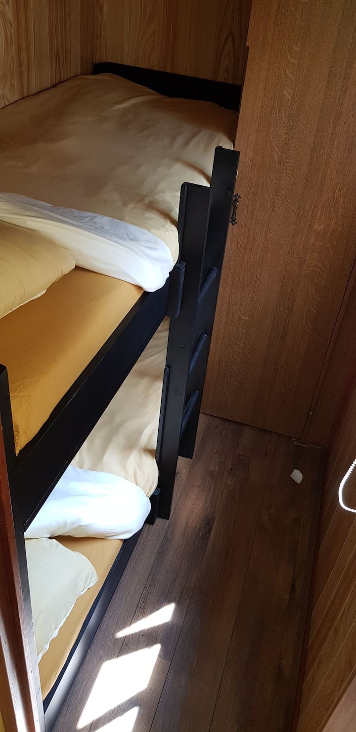 Chambre avec lit superposé