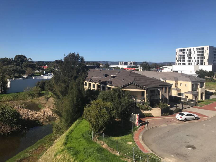 Located at cul-de-sac with low traffic flow and great surrounding view of City of Canning.
