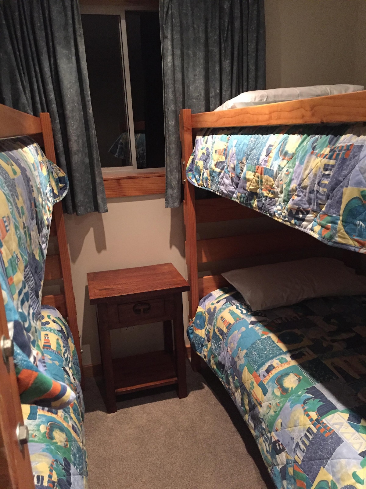 Легло 3, два единични легла 