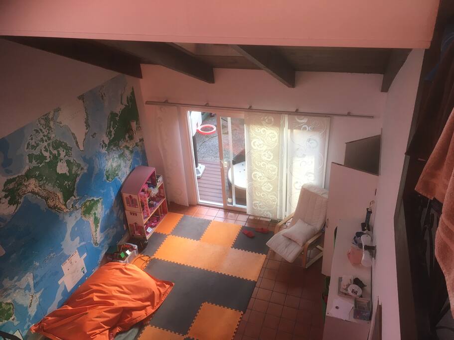playroom with access to the secluded gardner