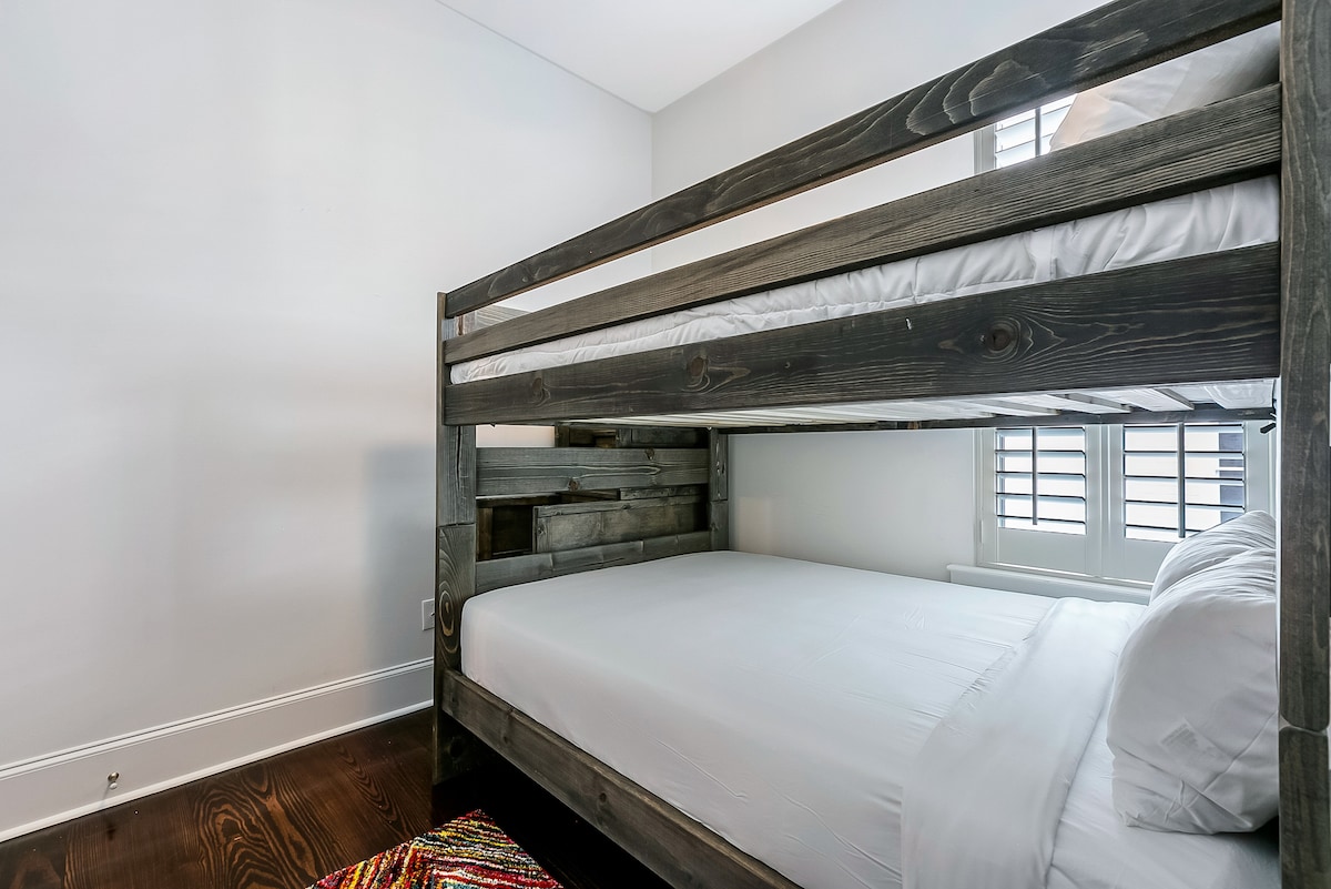 次卧。双层床（全尺寸）