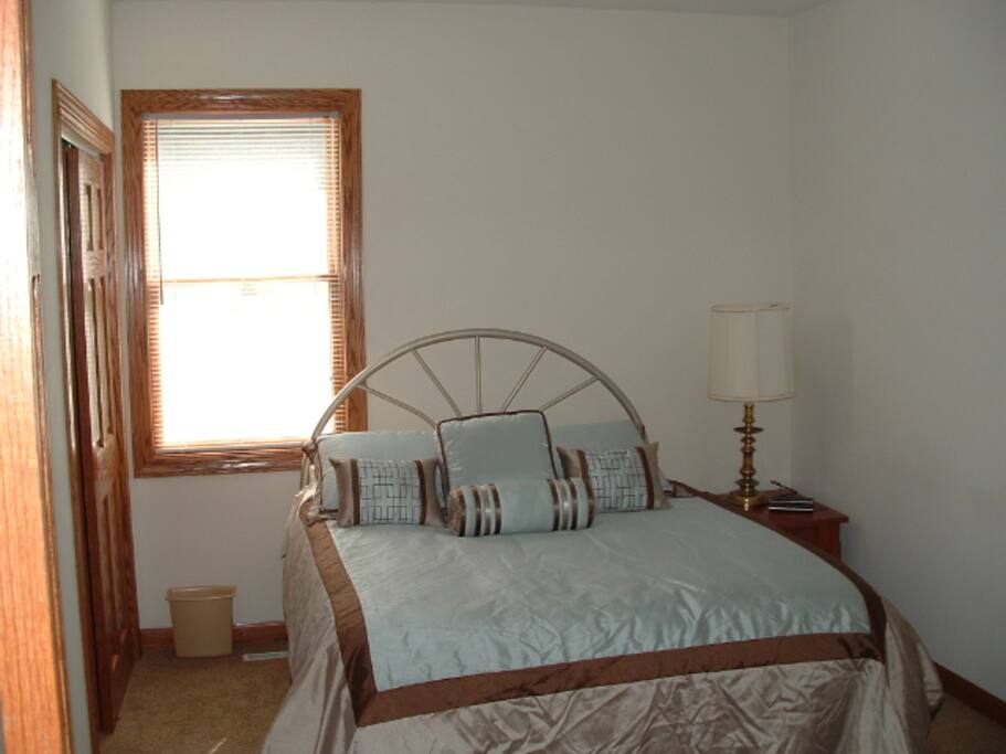 Bedroom Queen Bed