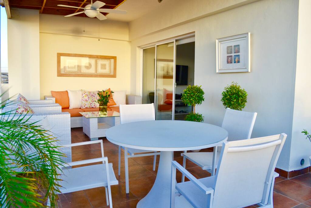 OUTDOOR LIVING UNDER THE PERGOLA