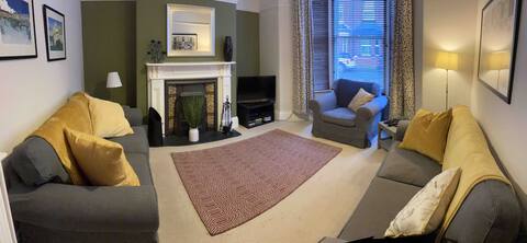 Successful Airbnb property: Townhouse near city centre with garden. in Clifton Without