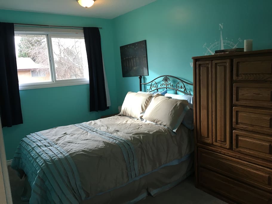 Bright and cozy second bedroom