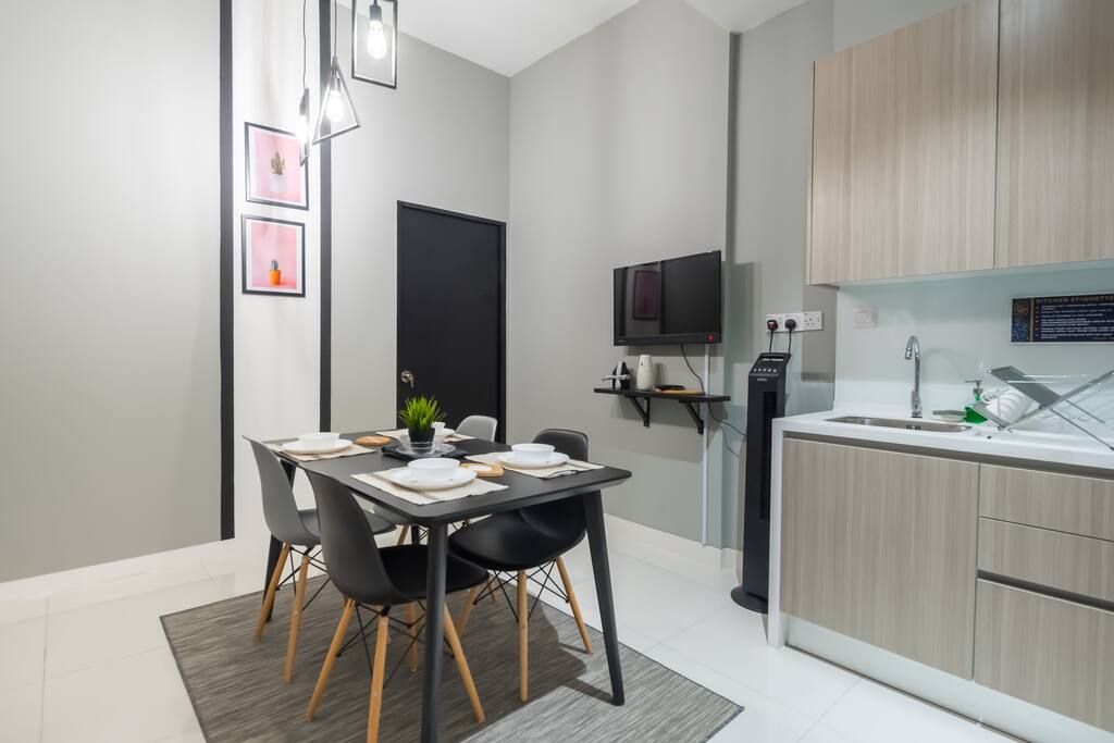 Compact Dining Living and Kitchen - Cozy and Easy