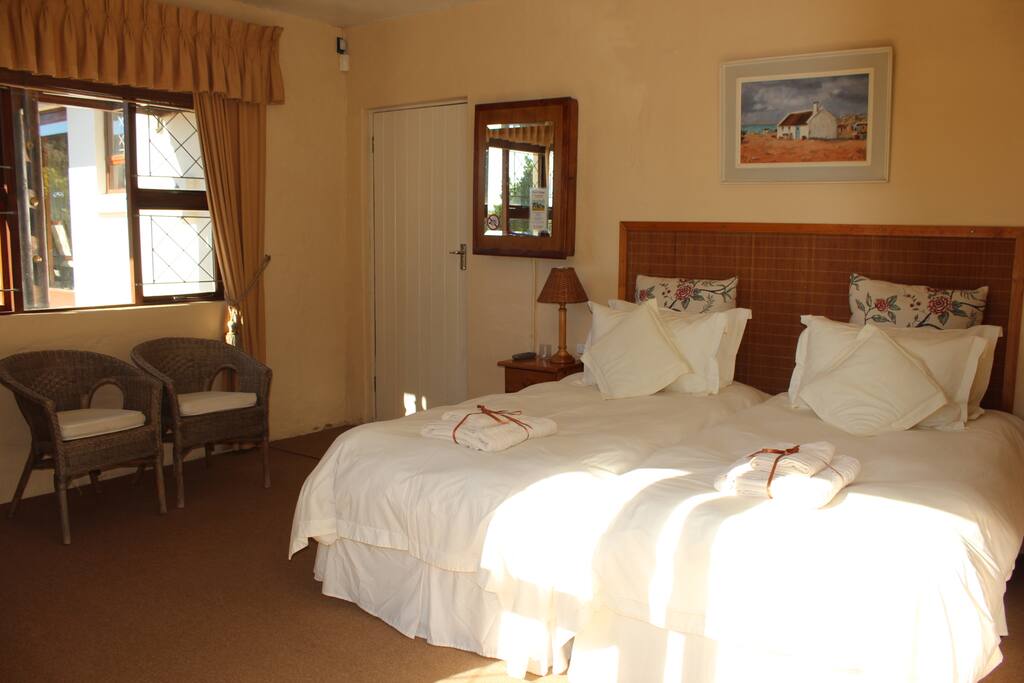 Downstairs double twin bed en suite unit with kitchenette