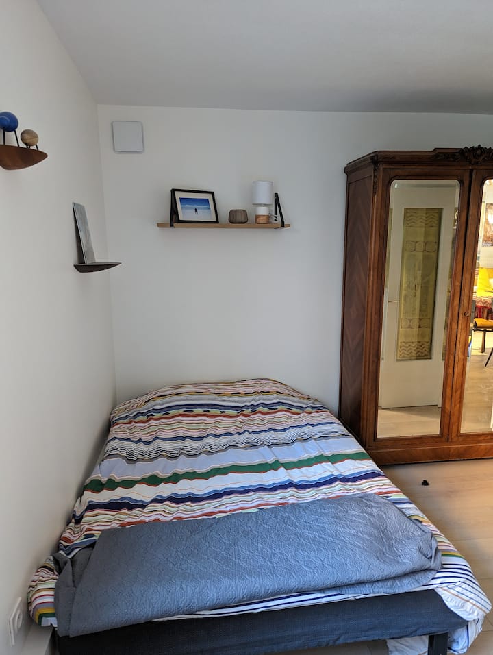 Საძინებელი 140, სამუშაო მაგიდაზე/კალაპოტში 