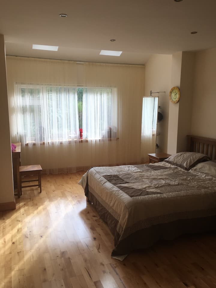 Private spacious room in Cork City - Model Farm Rd