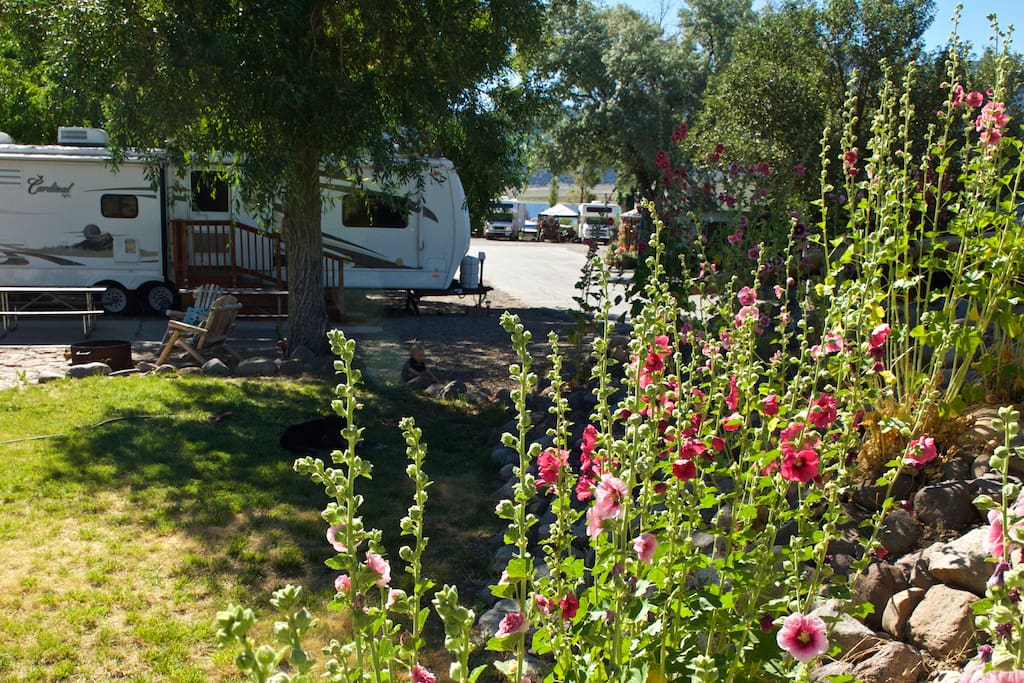 Private patio with BBQ & fire pit (complimentary one day’s supply of firewood and charcoal included)