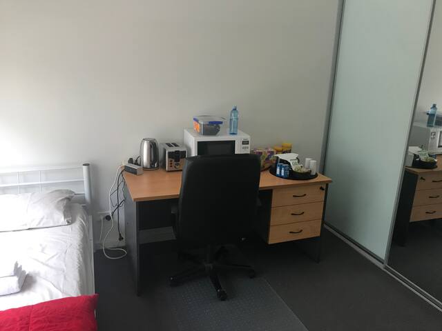 ROOM/BREAKFAST/PRIVATE ENTRANCE/PRIVATE BATHROOM