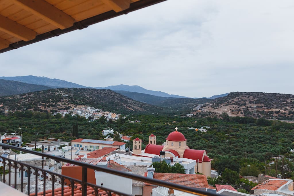 ΘΕΑ ΑΠΟ ΤΗ ΒΕΡΑΝΤΑ