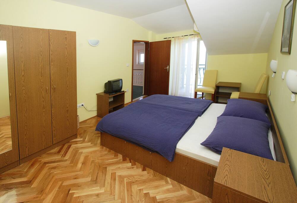 8 x double rooms