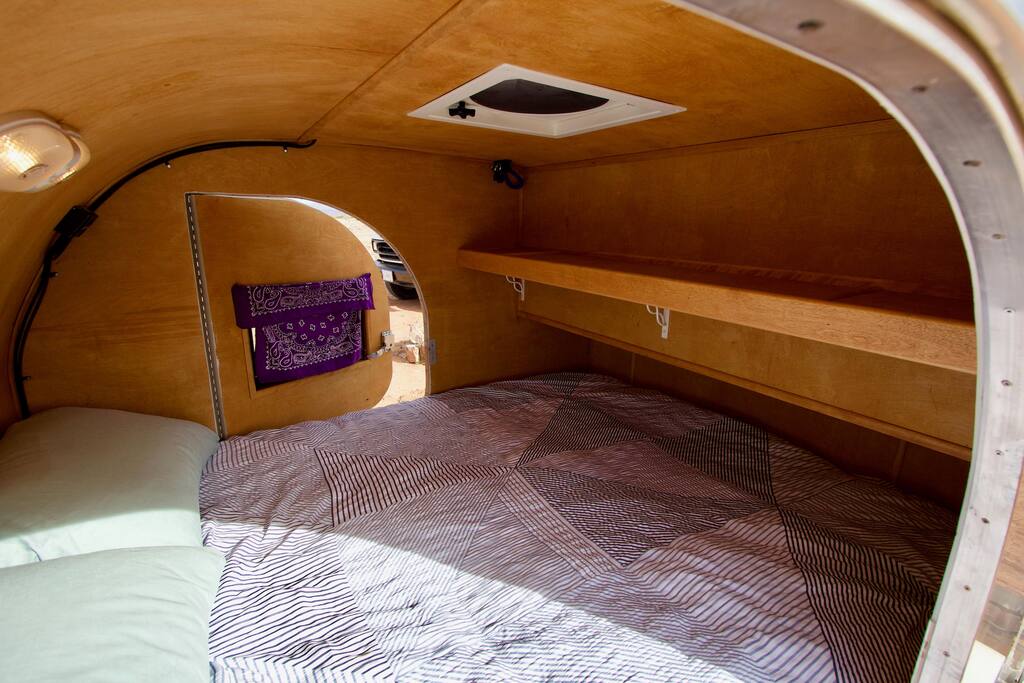 The powered vent fan has 3 settings, or simply open the top to allow for natural circulation.
