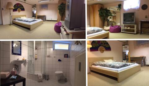 Central – Quiet, Cozy Room