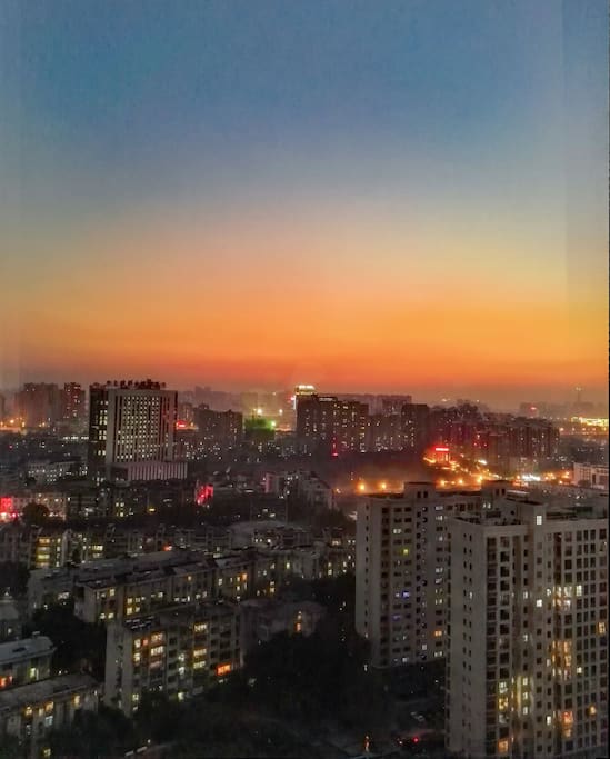 全房宽窗 视野远眺赞极 黑夜游在地面星辰 晨昏阅尽自然繁华