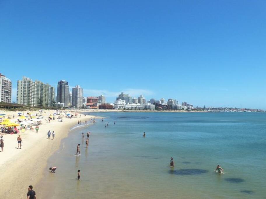 Foto de la Playa Mansa frente al apartamento