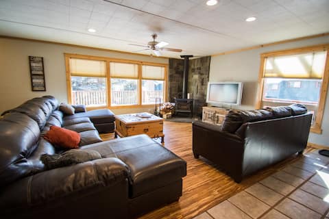 Wonderful, family friendly 5 Bd in Downtown RR!