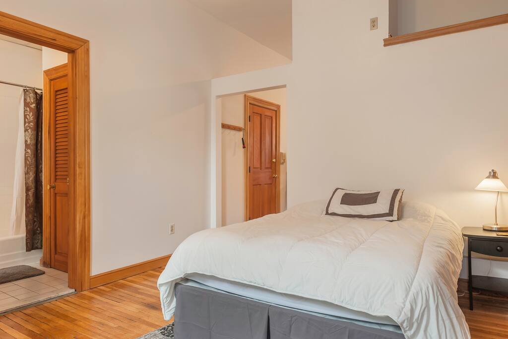 Cozy full size bed