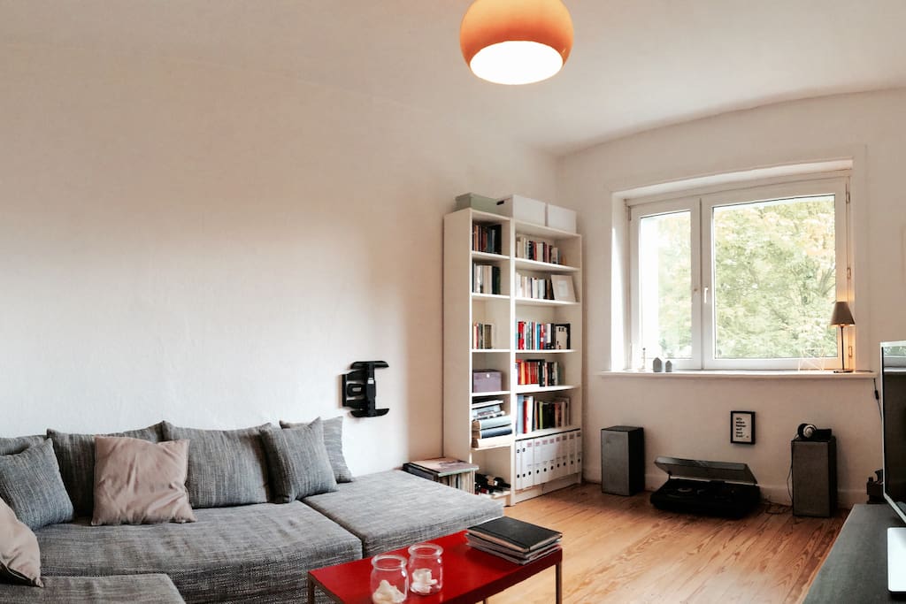 Wohnzimmer mit Schlafcouch / living room with sleeping couch
