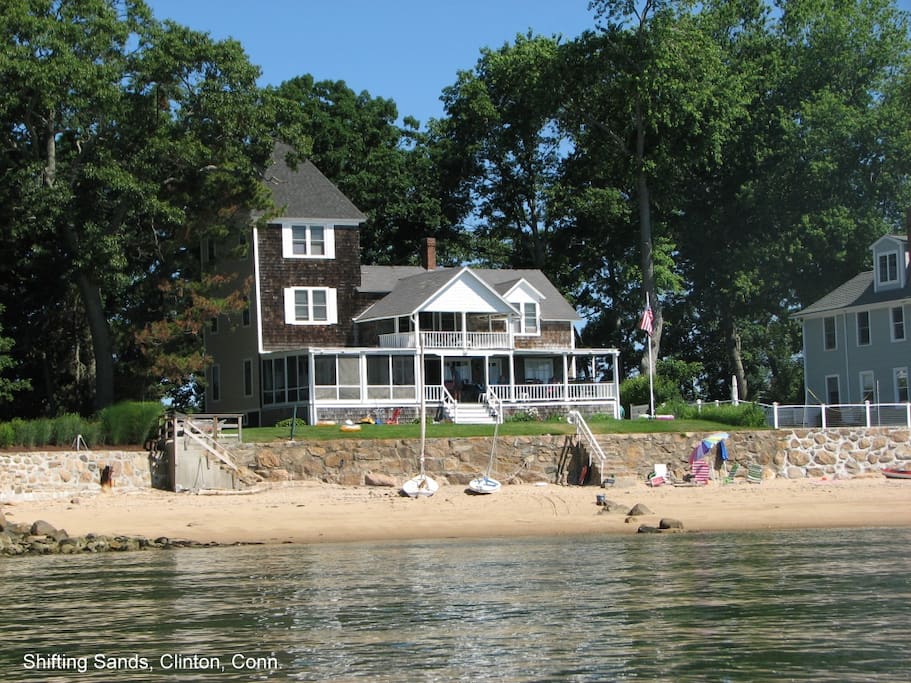Vintage Shoreline Cottage with Sandy Beach Houses for Rent in Clinton, Connecticut, United States