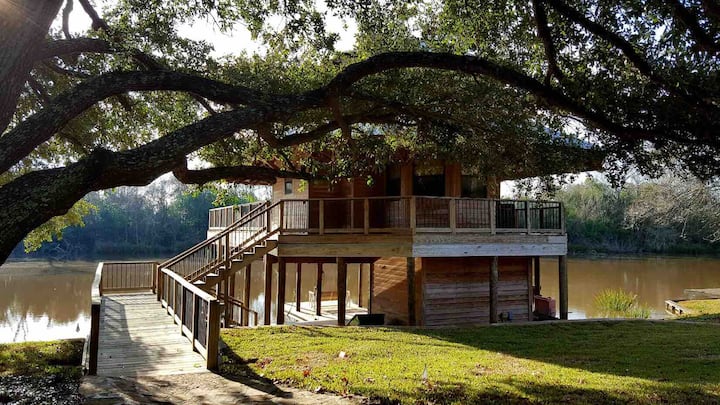 houseboat tourism