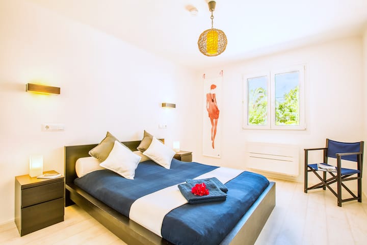 Bedroom I, bed with 160 x 200 mattress