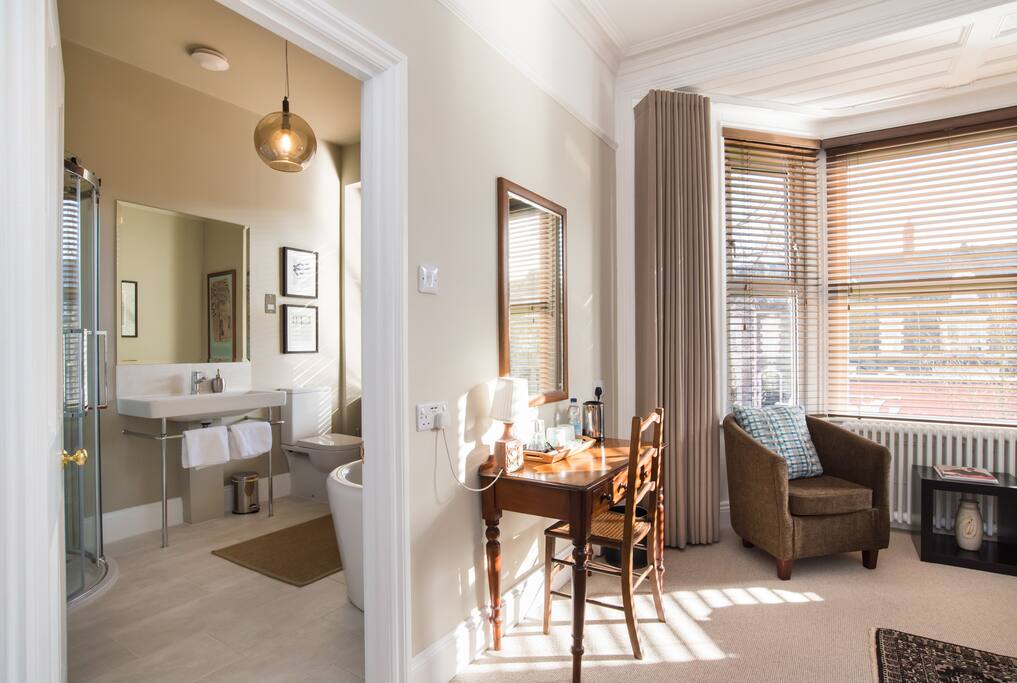 Bedroom and en-suite bathroom