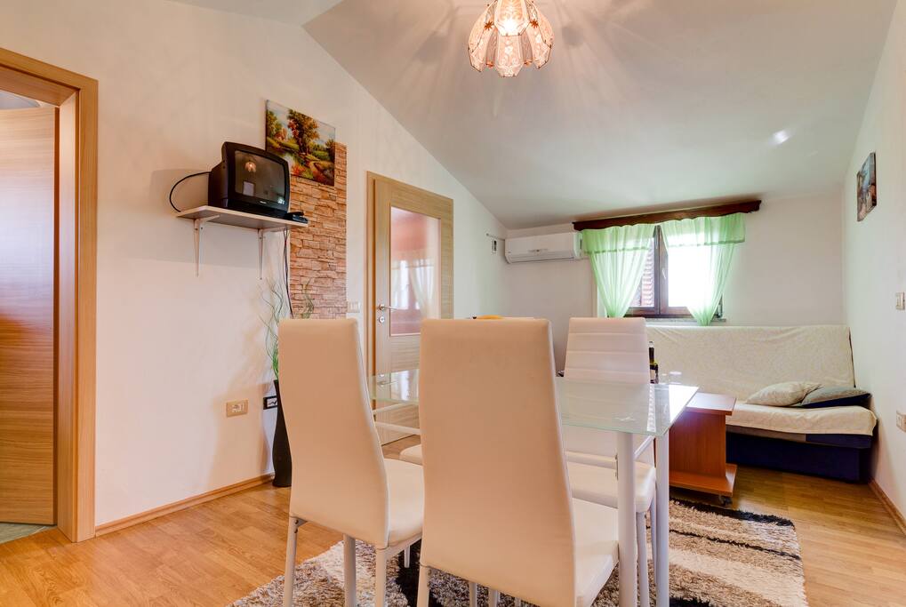 Freshly redecorated appartment with new furniture