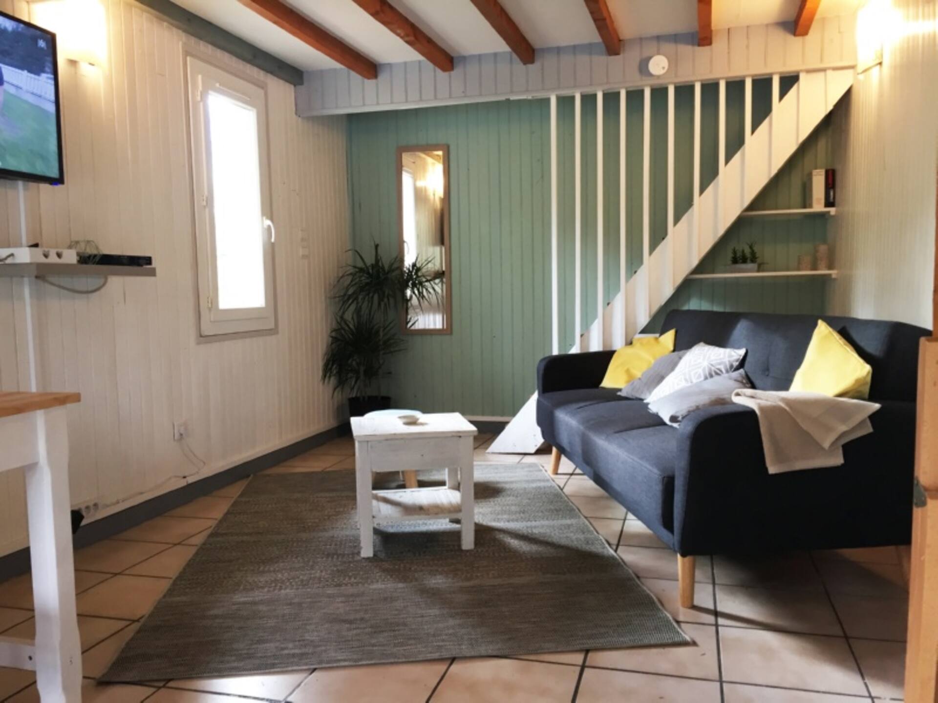 Quiet private cottage with terrace