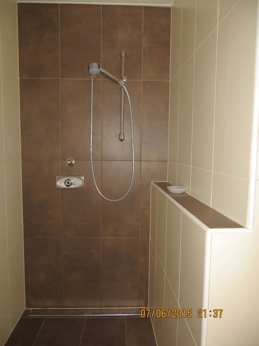 Große offene Dusche
" Im Rübenfeld"