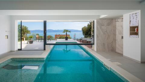 BLUE MOON VILLA...