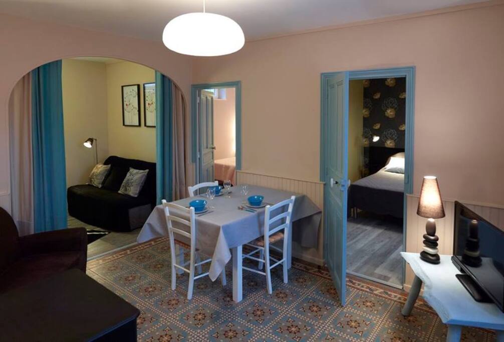 Pièce à vivre donnant sur les 2 chambres