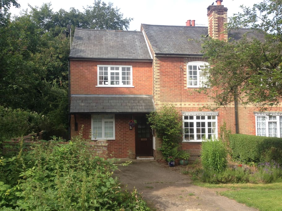 Quiet location yet close to local amenities and
transport links