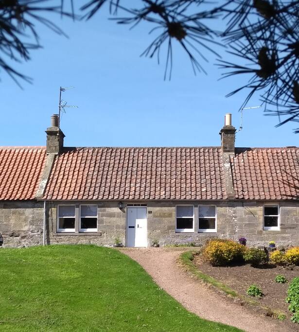 Cosy, private & bright cottage in historic village Cottages for Rent