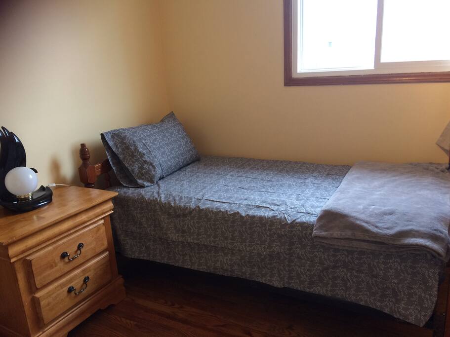 Bedroom 1( single bed)