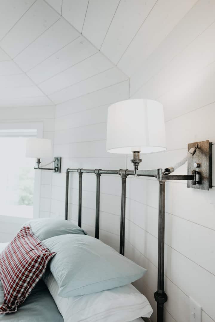 Grain Bin 6 Luxury on Environmental Lake Dome houses for Rent in