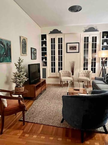 Historic Old Town, Fabulous 4 Bedroom Home