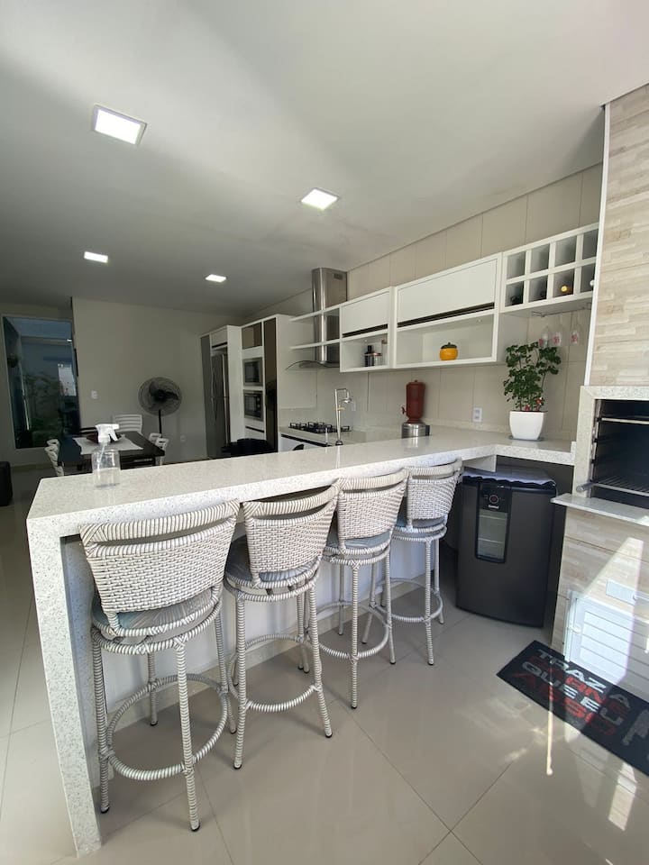 Casa C/ Piscina Aquecida Em Balneário Camboriú. - Balneário Camboriú