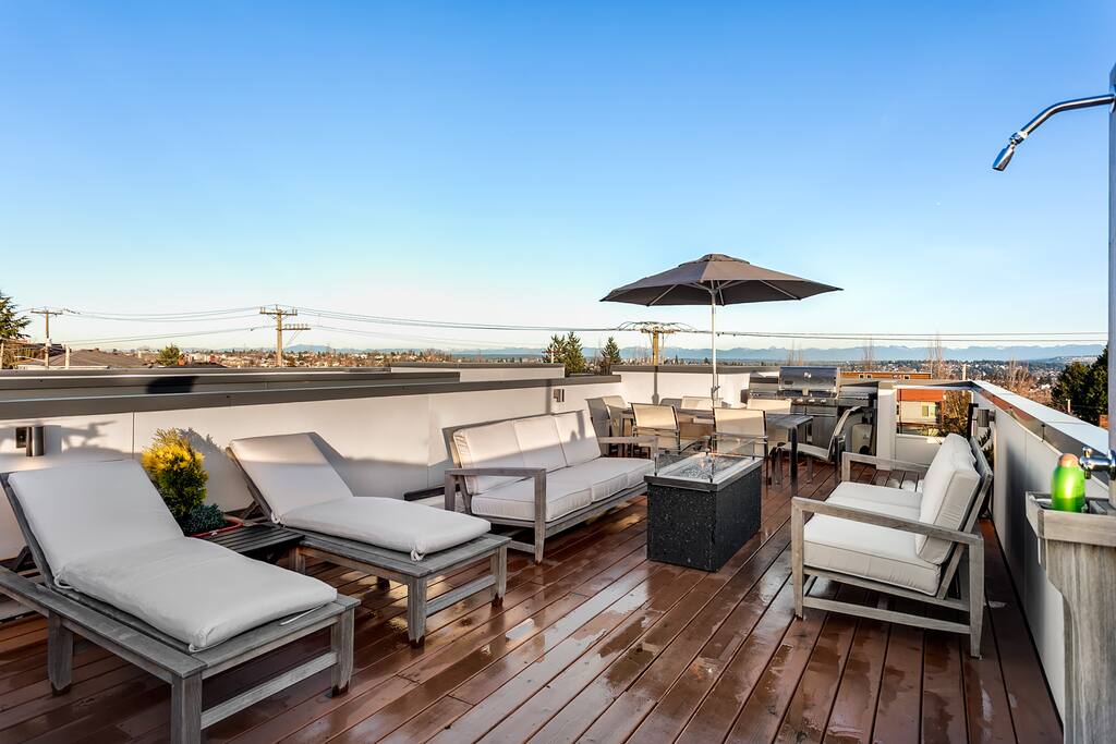 Rooftop Deck